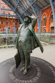 Photo of Statue of Sir John Betjeman St Pancras Station